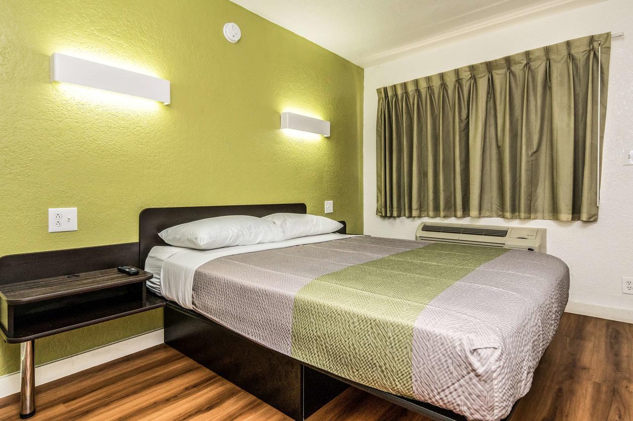 Motel 6 Fort Worth North Haltom City Екстериор снимка