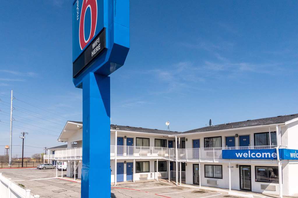Motel 6 Fort Worth North Haltom City Екстериор снимка