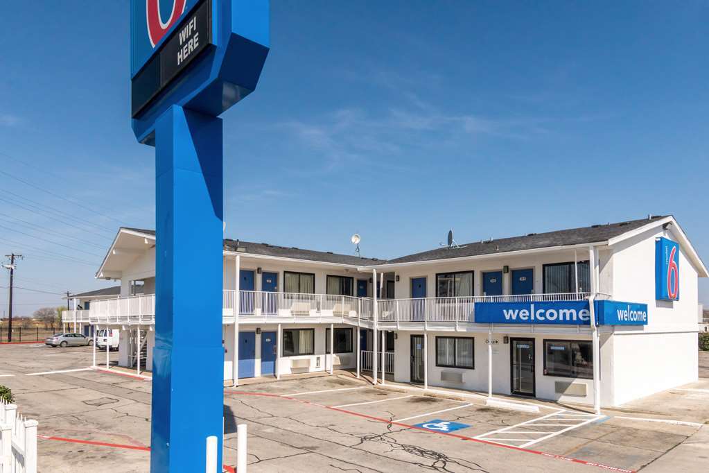Motel 6 Fort Worth North Haltom City Екстериор снимка